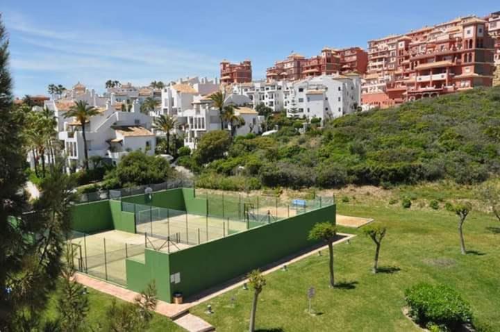 Castillo de Sabinillas Beautiful Apartment In Duquesa Suites And Gardens מראה חיצוני תמונה